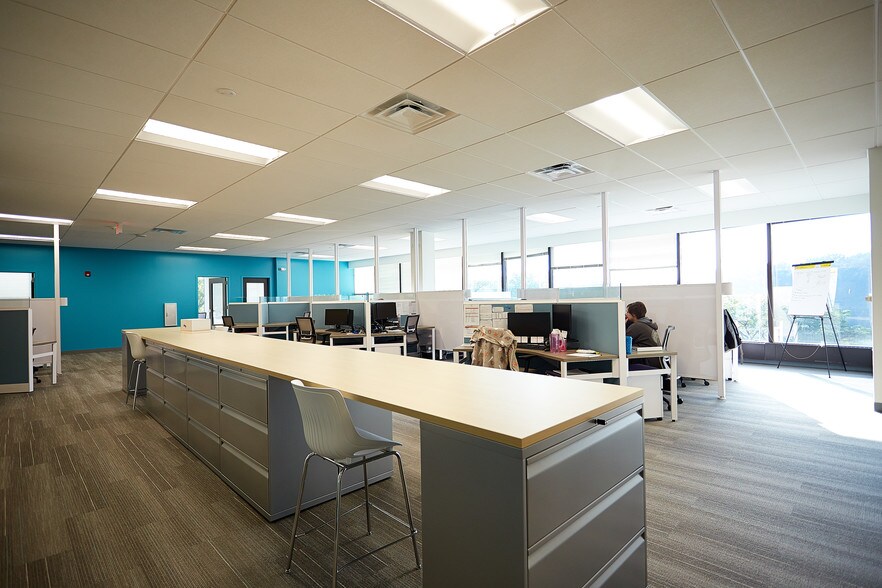 More Photos Of 400 Holiday Dr, Pittsburgh Office For Sale