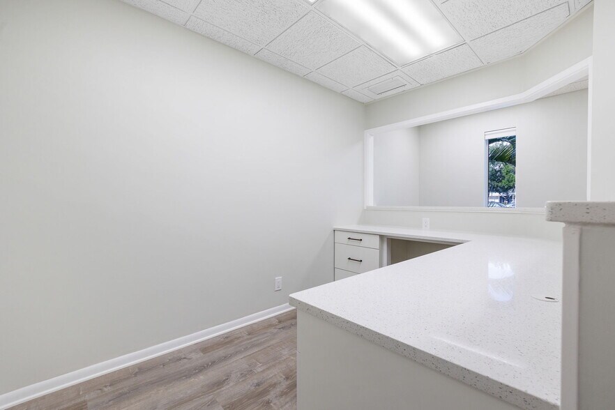 More Photos Of 1701 66th St N, Saint Petersburg Medical For Sale