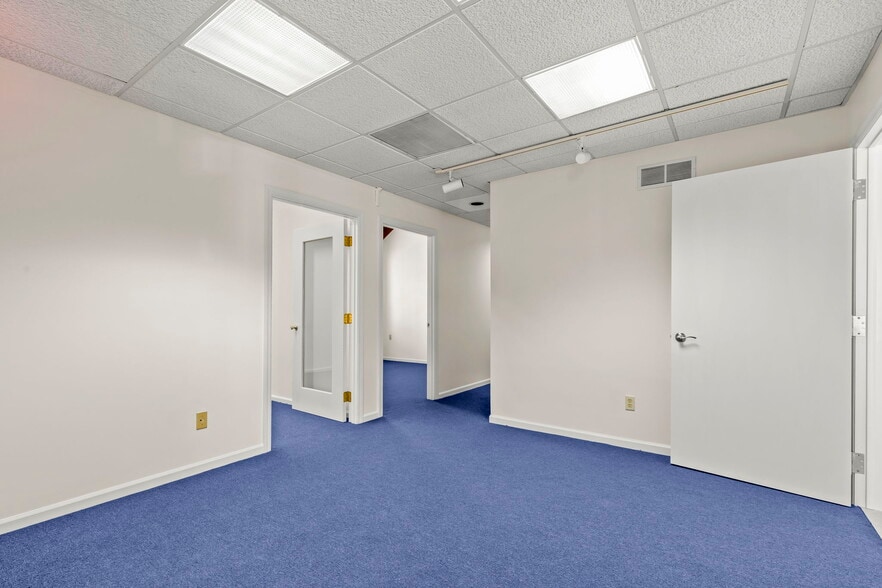 More Photos Of 73 E Wilson Bridge Rd, Worthington Office For Sale