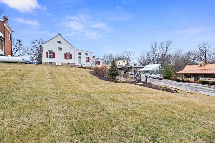 More Photos Of 5595 Walnut St, Augusta Storefront For Sale