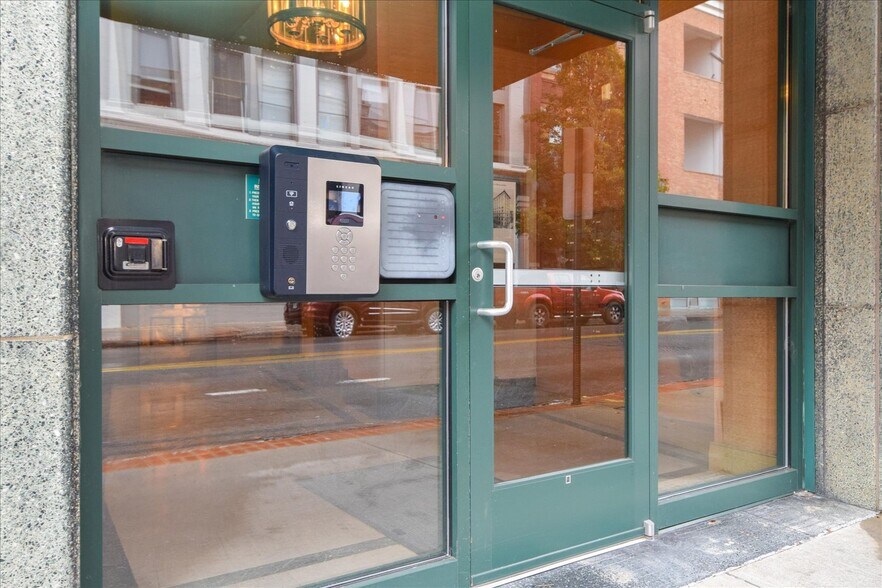 More Photos Of 102 Campbell Ave SW, Roanoke Office For Sale