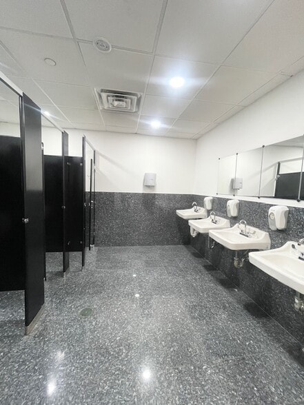 More Photos Of 247 Fulton Ave, Hempstead Storefront Retail Office For Lease