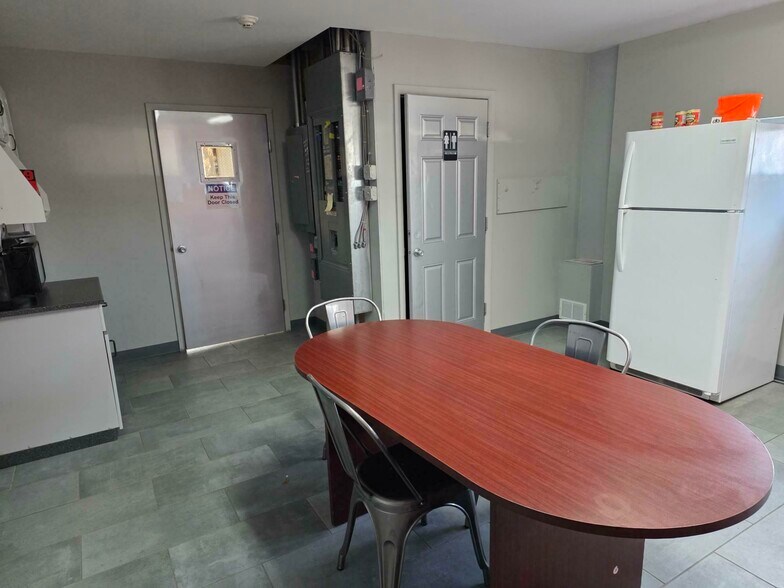More Photos Of 5967 Robinson Rd, Lockport Auto Dealership For Lease