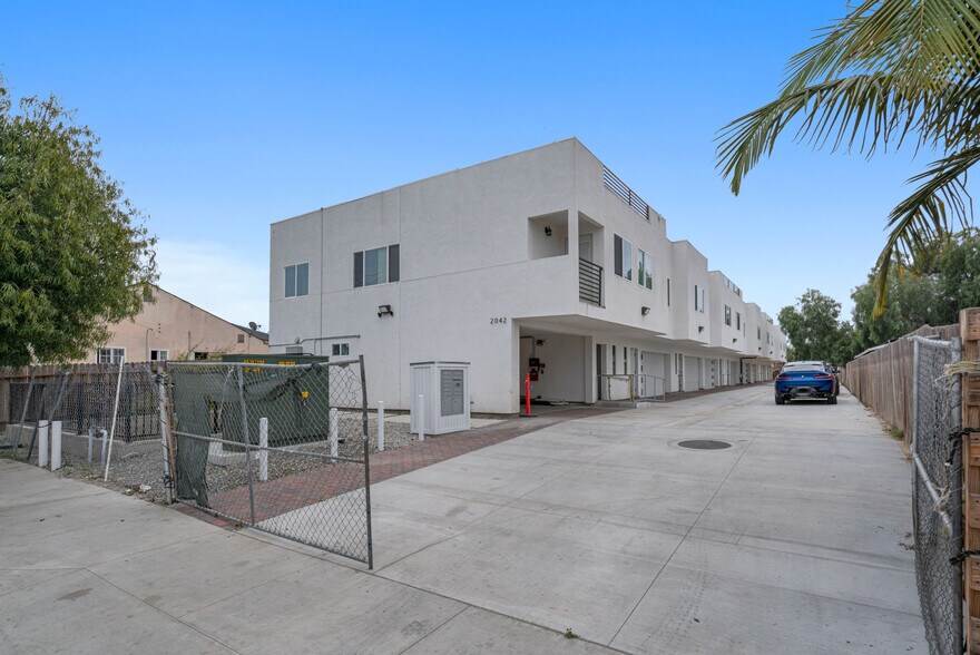 More Photos Of 2042 E El Segundo Blvd, Compton Apartments For Sale