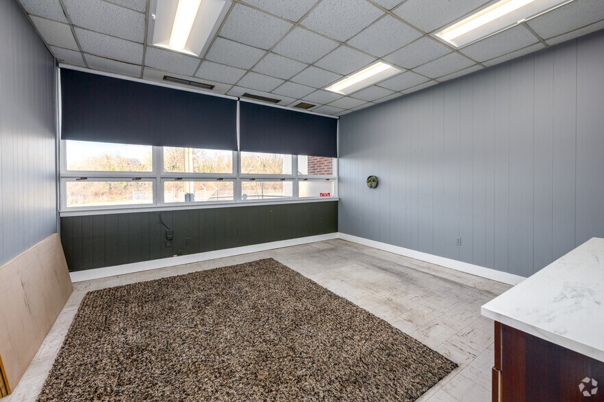 More Photos Of 7000 Old Landover Rd, Landover Warehouse For Lease