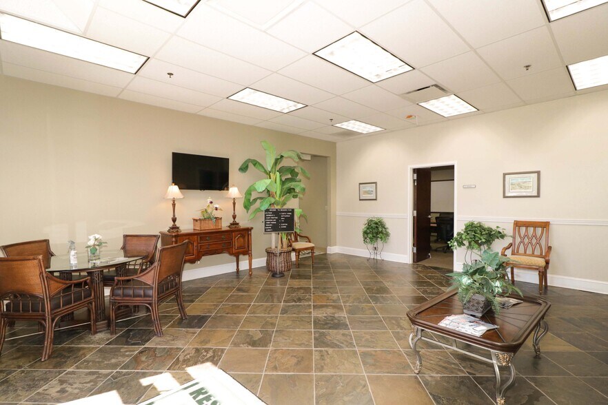 More Photos Of 160 Cedar Pointe Dr, Mooresville Flex For Sale