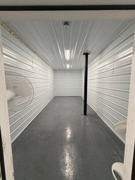 More Photos Of 40-50 Victor St, Highland Park Warehouse For Sale