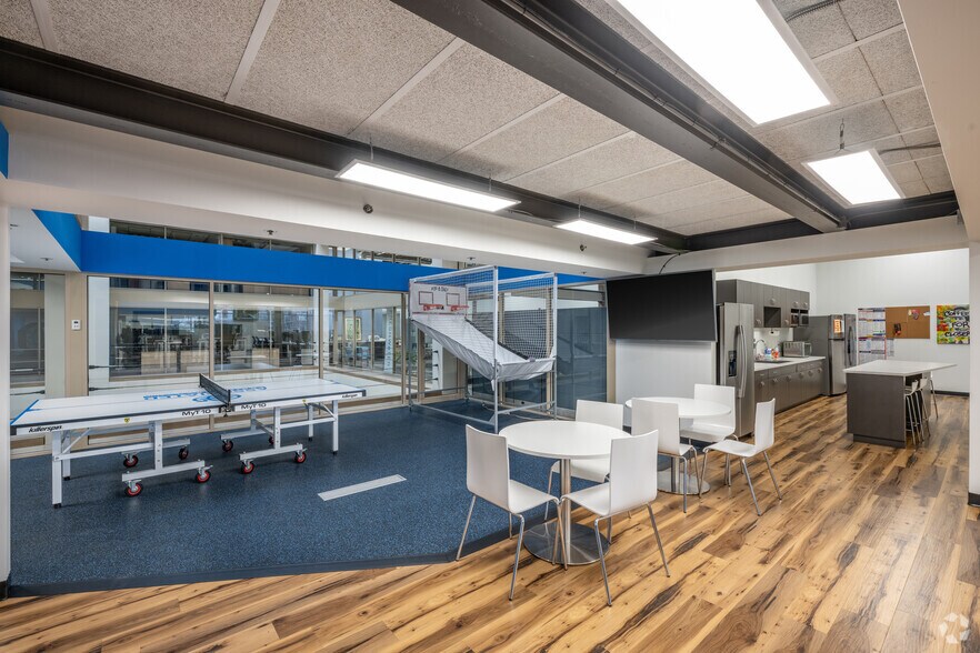 More Photos Of 2550 University Ave W, Saint Paul Unknown For Lease