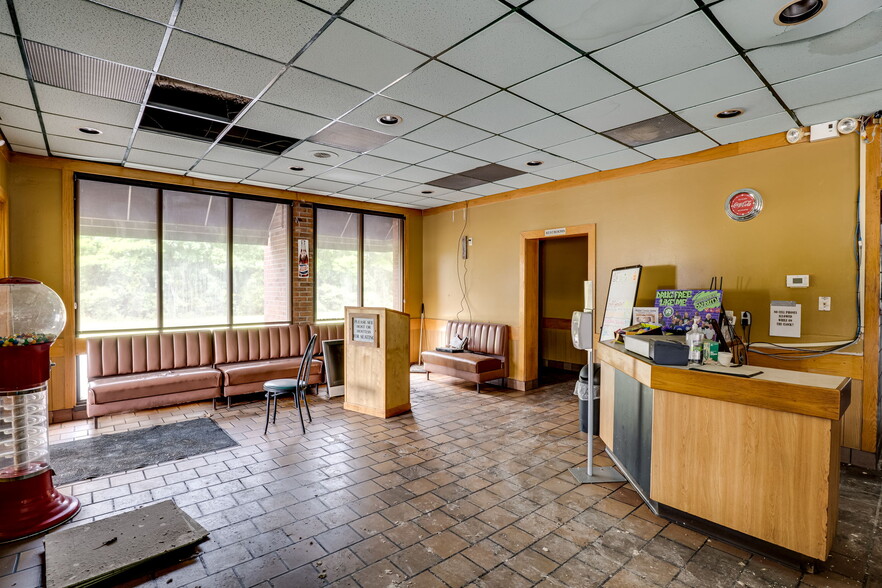 More Photos Of 2003 W Highland Ave, Selma Restaurant For Lease