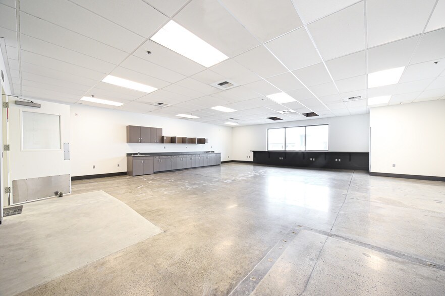 More Photos Of 2200 6th Ave S, Seattle Warehouse For Lease