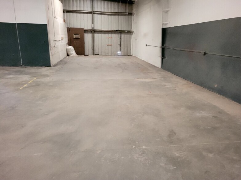 More Photos Of 5592 W San Madele Ave, Fresno Warehouse For Lease