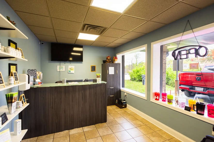 More Photos Of 732 Wade Hampton Blvd, Greenville Storefront Retail Office For Lease