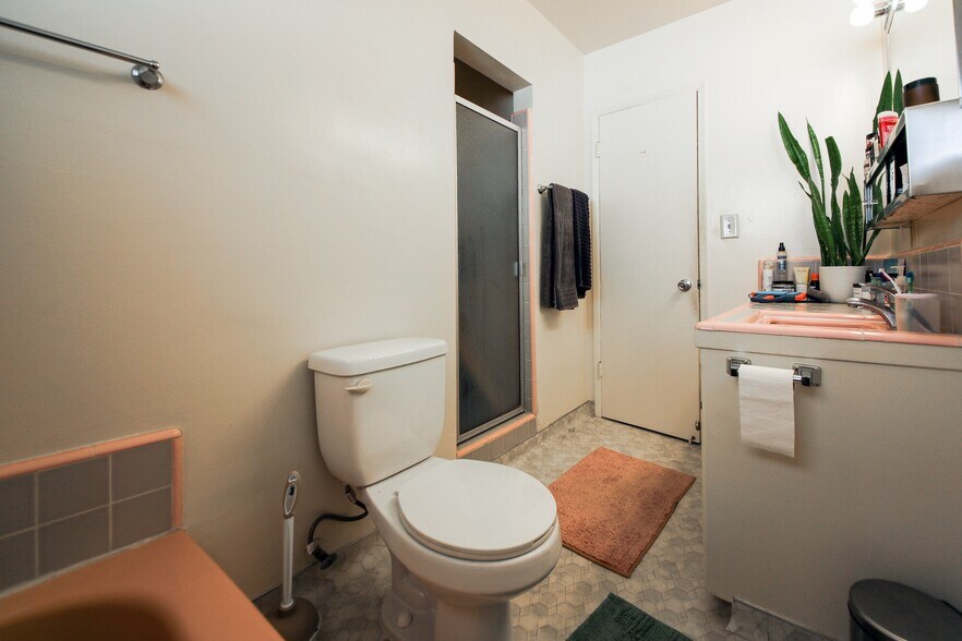 More Photos Of 8443 Blackburn Ave, Los Angeles Apartments For Sale