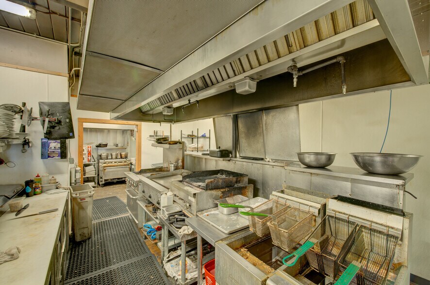 More Photos Of 780-782 US 101, Chinook Restaurant For Sale