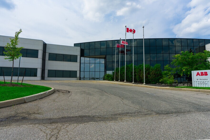 More Photos Of 201 Westcreek Blvd, Brampton Warehouse For Lease