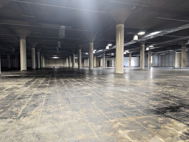 More Photos Of 500 N Pulaski Rd, Chicago Warehouse For Lease