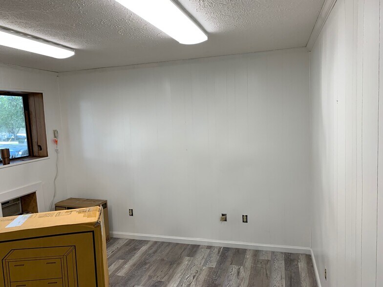 More Photos Of 4790 Woodlane Cir, Tallahassee Warehouse For Lease