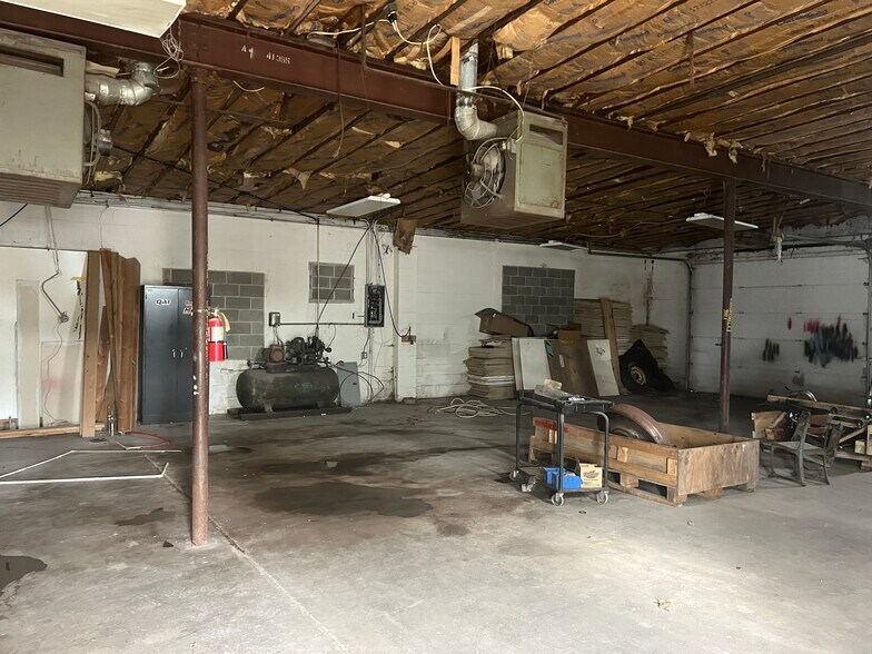 More Photos Of 10033 N Old State Road 67, Mooresville Flex For Sale