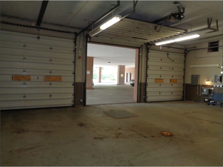 More Photos Of 1040 W Northwest Hwy, Mount Prospect Office For Sale