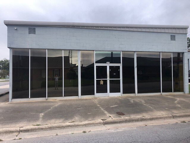 More Photos Of 140 W 3rd St, Washington Service For Lease