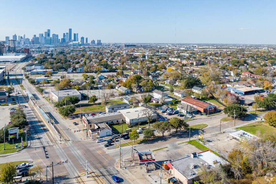 More Photos Of 309 S Lockwood Dr, Houston Restaurant For Lease