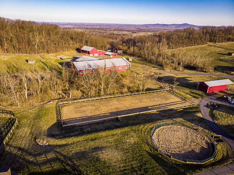 Primary Photo Of 4240 Jefferson Pike, Jefferson Horse Stables For Sale