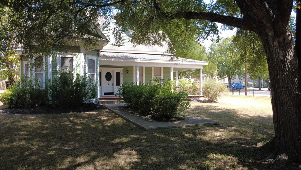 More Photos Of 206 Taylor St, Hutto Office For Lease