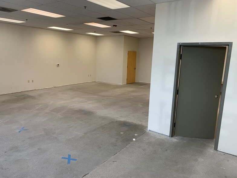 More Photos Of 1547-1561 N Yellowstone Hwy, Idaho Falls General Retail For Lease