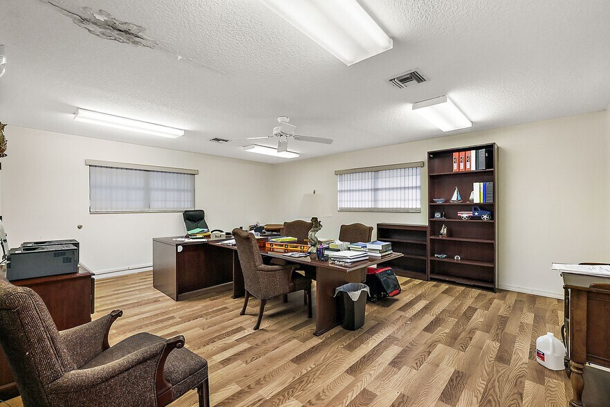 More Photos Of 1020 E North Blvd, Leesburg Medical For Sale