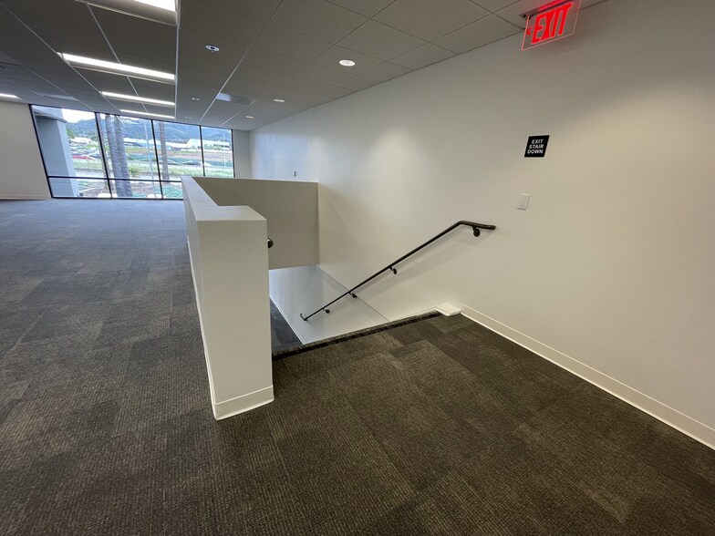 More Photos Of 330 Rancheros Dr, San Marcos Unknown For Lease