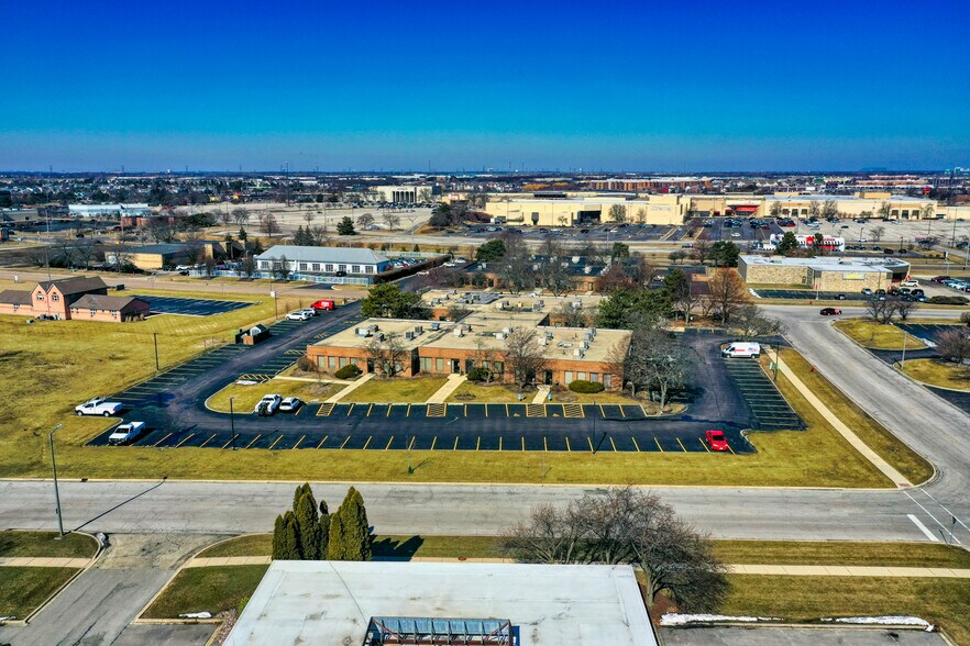 More Photos Of 4255 Westbrook Dr, Aurora Medical For Lease