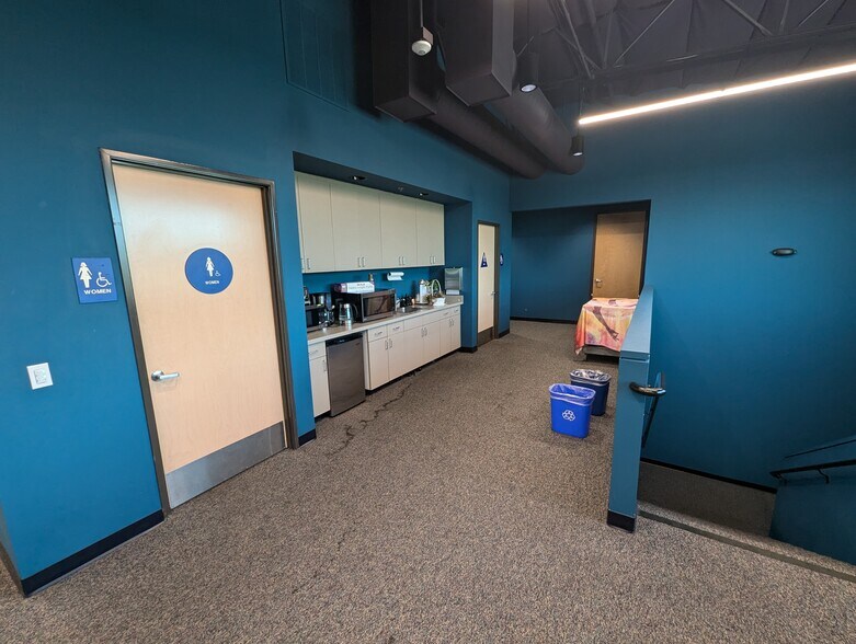 More Photos Of 21010 S Figueroa St, Carson Showroom For Sale