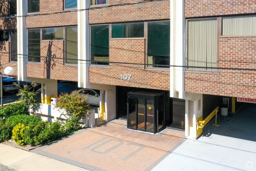 More Photos Of 107 Northern Blvd, Great Neck Medical For Lease