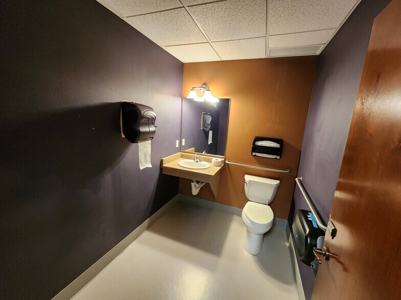 More Photos Of 180 Lithia Way, Ashland Office Residential For Sale