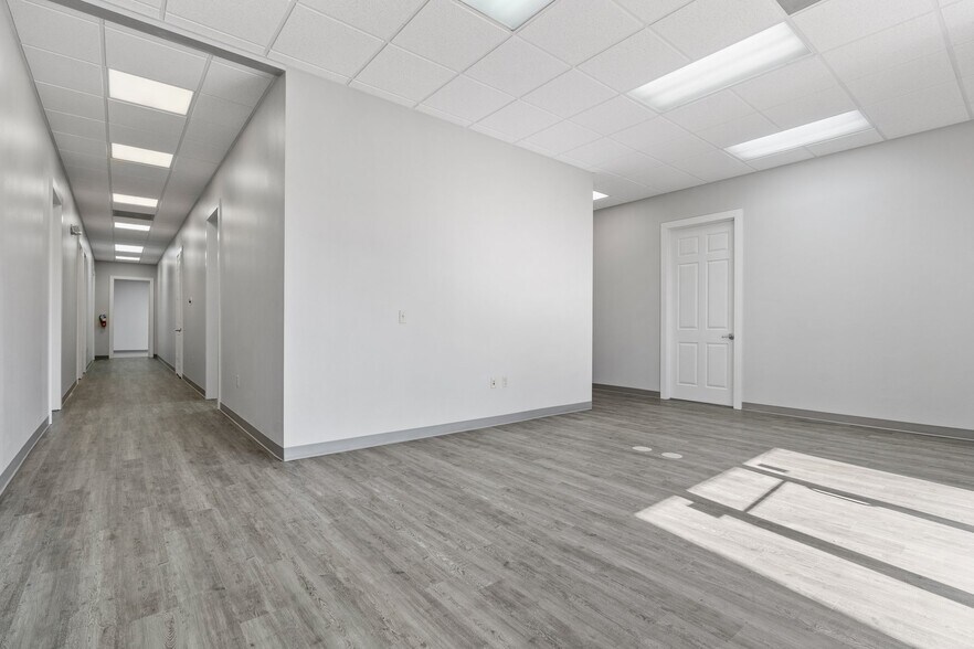 More Photos Of 3607 N Loop 336, Conroe Light Manufacturing For Lease