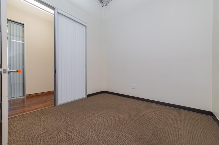 More Photos Of 8925 Research Dr, Irvine Office For Sale