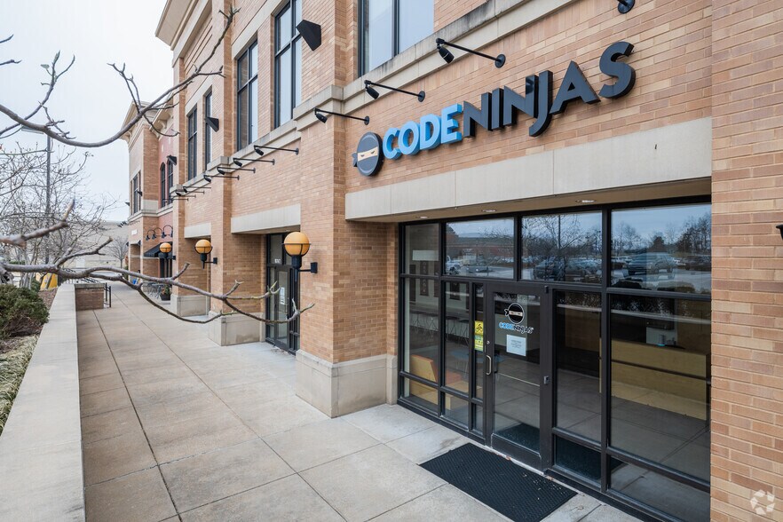 More Photos Of 16721-16765 Main St, Wildwood General Retail For Lease