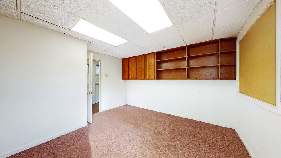 More Photos Of 220 Silver Lake Rd, Dingmans Ferry Office For Sale