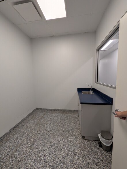 More Photos Of 16719 Balance Cv, Land O' Lakes Office For Sale