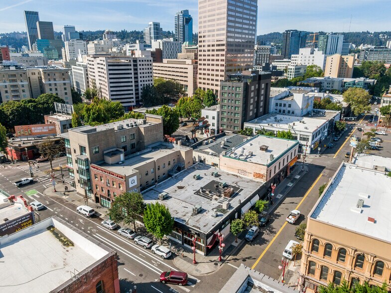 More Photos Of 35 NW 3rd Ave, Portland Bar For Sale