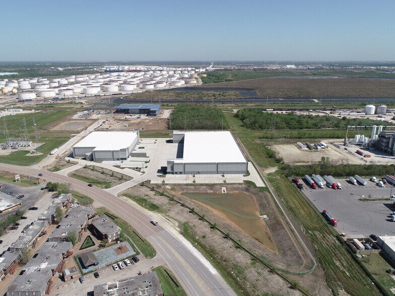 More Photos Of 225 Distribution Center, Pasadena Unknown For Lease