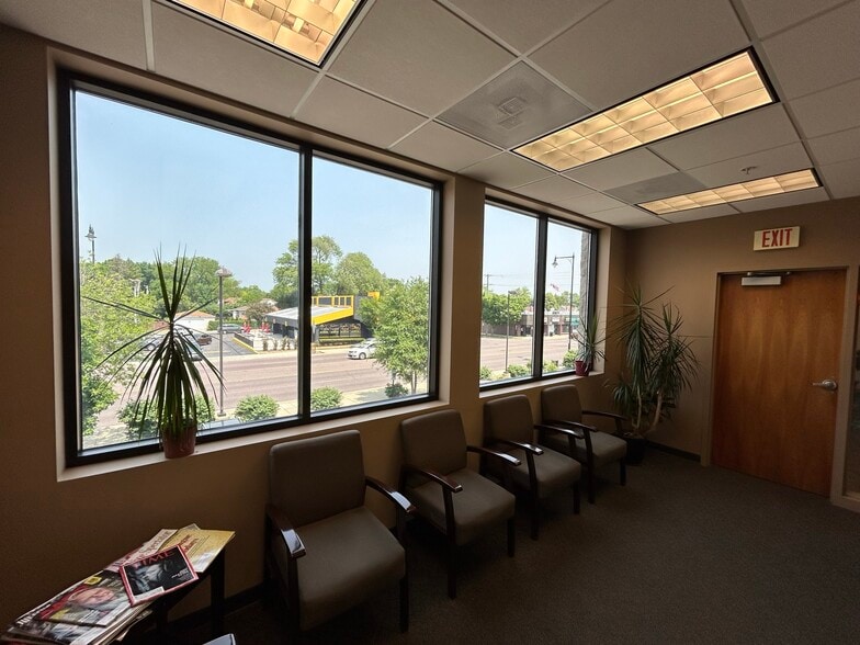 More Photos Of 5901 Dempster St, Morton Grove Office For Sale