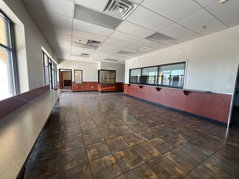 More Photos Of 3925 N 67th Ave, Phoenix Freestanding For Lease