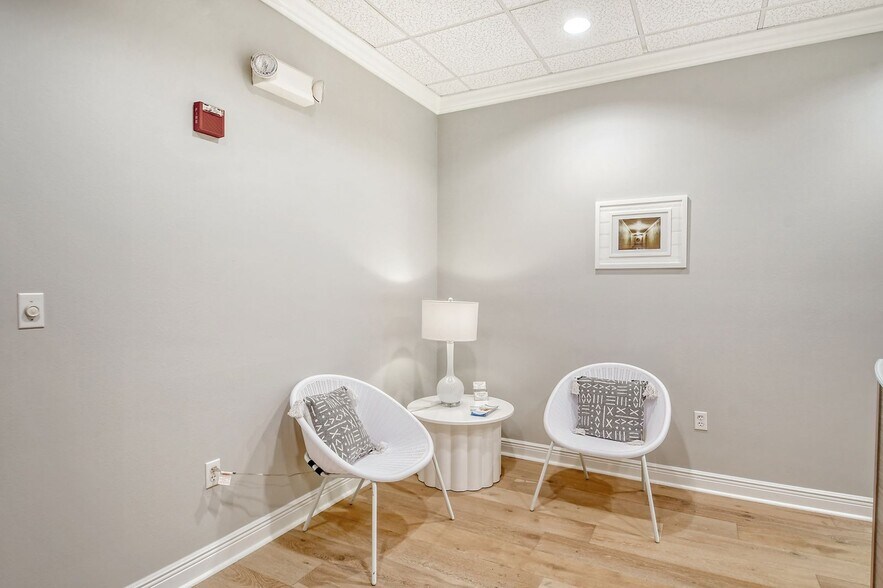 More Photos Of 2639 Fruitville Rd, Sarasota Medical For Sale