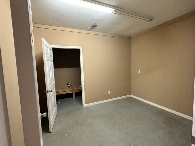 More Photos Of 401 S Leighton Ave, Anniston Office For Sale