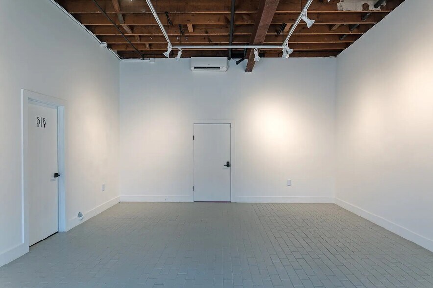 More Photos Of 217 Fairview Ave, Houston Freestanding For Lease