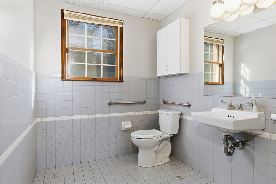 More Photos Of 352 Park Ave, Woonsocket Office For Sale