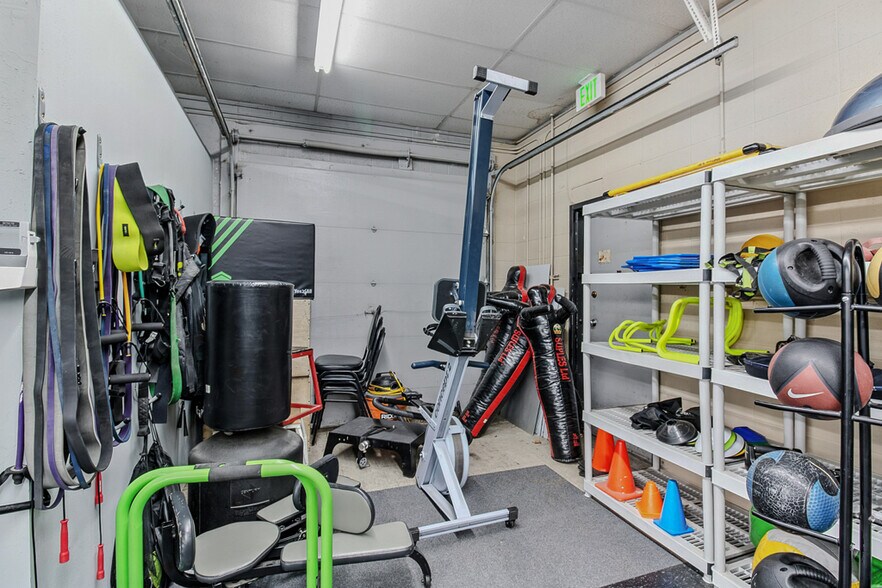 More Photos Of 6980 W Overland Rd, Boise Storefront Retail Office For Lease