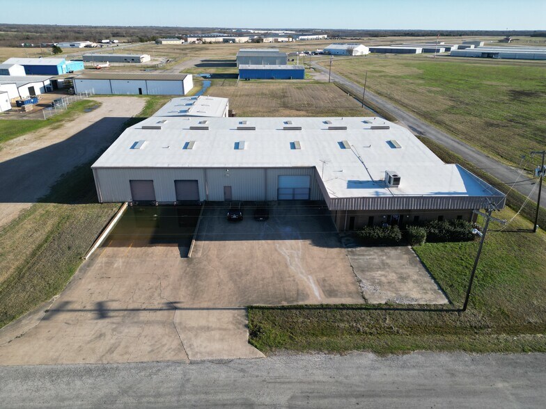 More Photos Of 109 Silent Wings Blvd, Terrell Warehouse For Lease