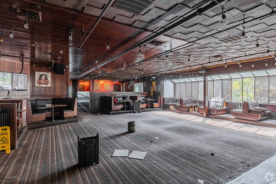 More Photos Of 515 12th St SE, Salem Freestanding For Sale